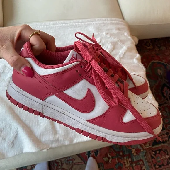 Pink Nike dunks - Picture 2 of 3